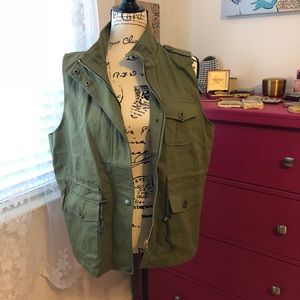 Only 1 left! Olive green vest size Small